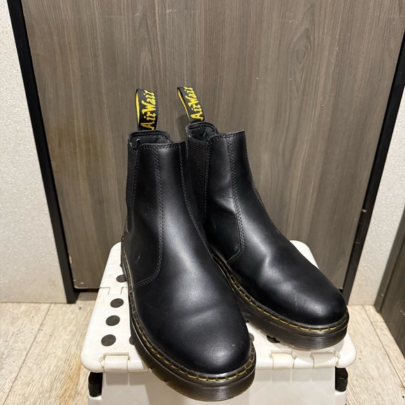 Dr. Martens Black Leather Chelsea Slip On Ankle Boot Womens Size 9 - Picture 1 of 5